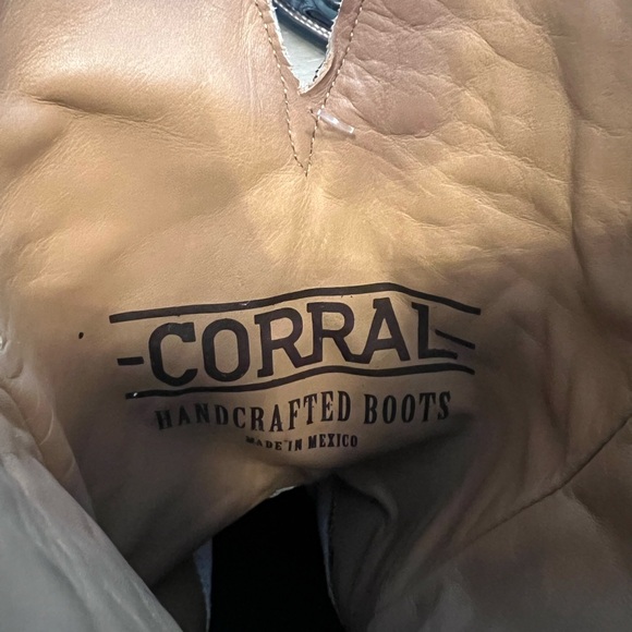 Corral Men's Exotic Alligator Inlay Western Boots - Broad Square Toe - Picture 4 of 6